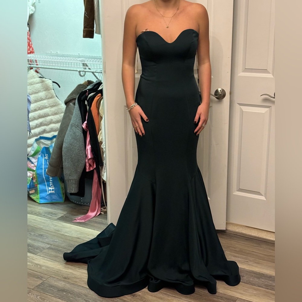 Gorgeous strapless gown/dress by Faviana S10213 in Forrest Green. New with tags.